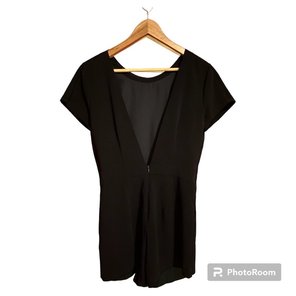 F21 Small black deep V open back romper size S - Picture 2 of 2